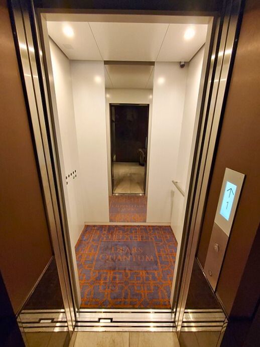 【その他共用部】エレベーター内部の雰囲気もホテルライク♪