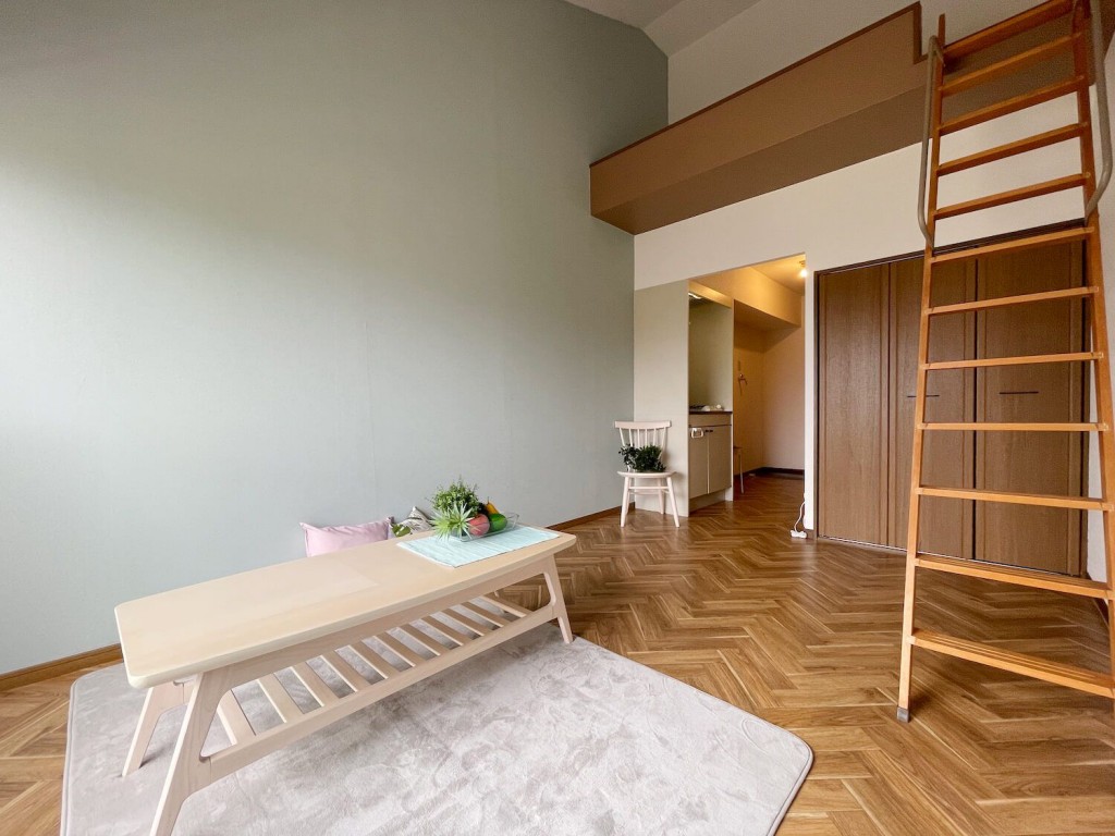 【居間・リビング】別部屋内装完了後の写真です。