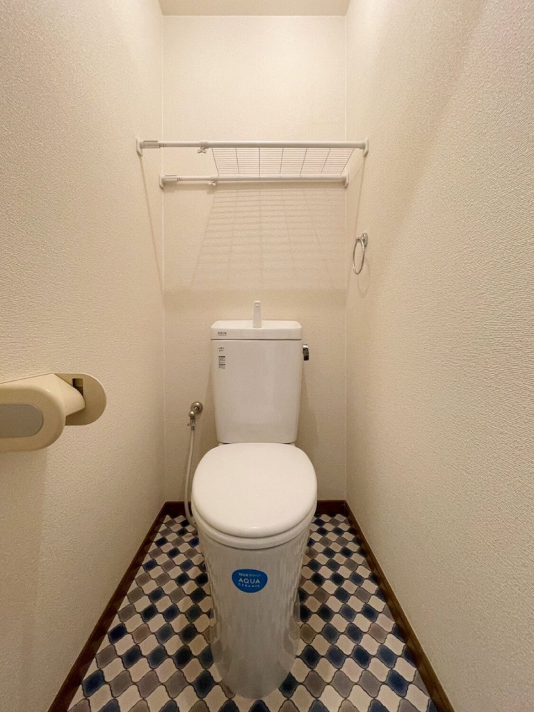 【トイレ】別部屋内装完了後の写真です。