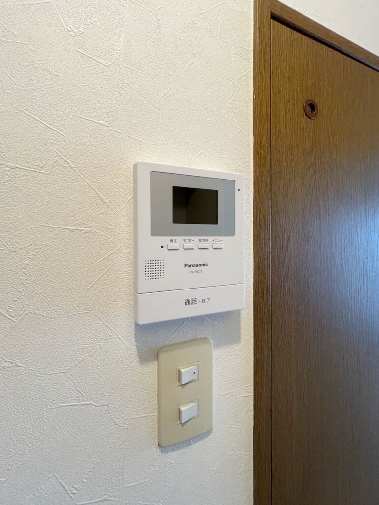 【TVモニタ付きインターフォン】別部屋内装完了後の写真です。