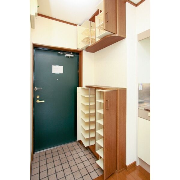 【玄関】※同物件別部屋参考写真です。現状優先になります。