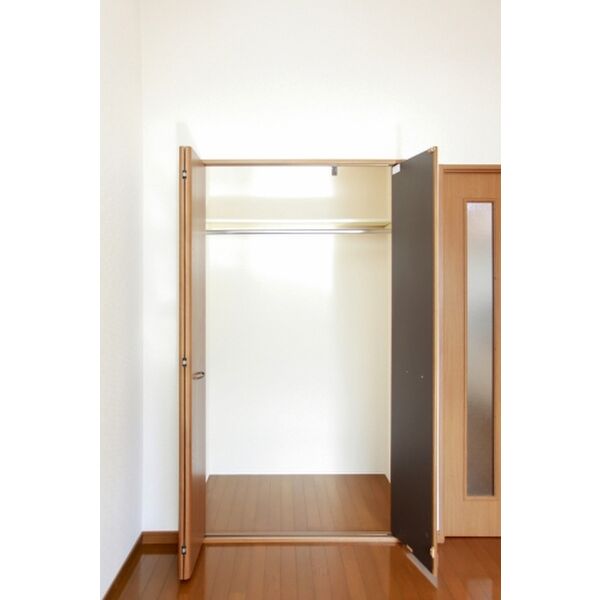 【収納】※同物件別部屋参考写真です。現状優先になります。