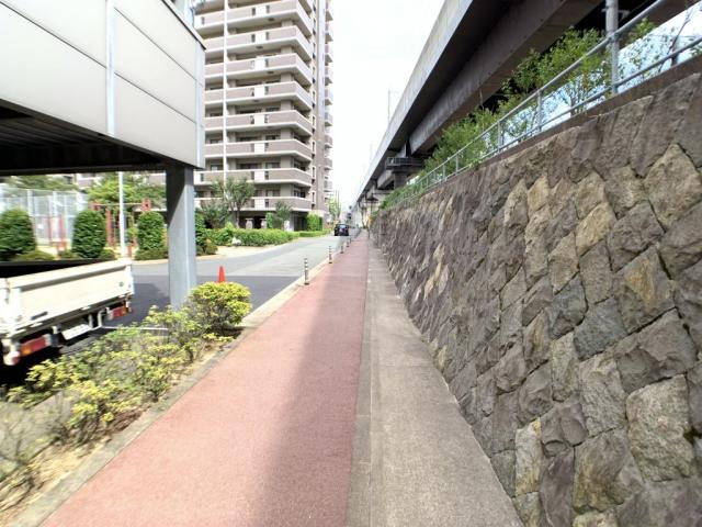 【その他共用部】敷地内通路があるためここを通ればJR久留米駅が近いです。
