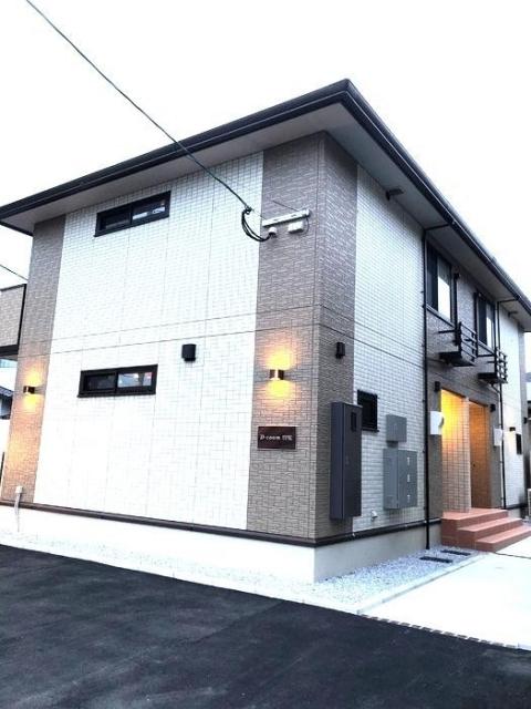 【南区曰佐】新築2階建てメゾネット３LDK☆１４帖以上のリビング、カウンターキッチン、オール電化、ウォークインクローゼット、24時間セキュリティシステムで安心☆一階にテラス+二階にバルコニー！エアコン設置済み【的場2丁目バス停徒歩2分】