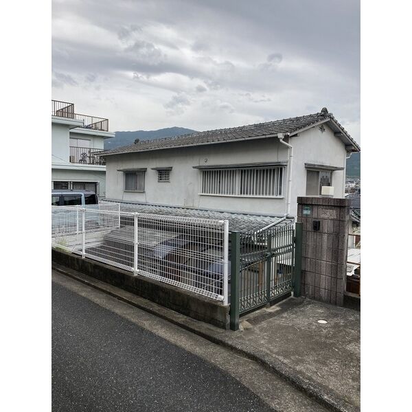 【南区桧原】駐車場+倉庫兼店舗付き戸建て住宅６SLDK☆部屋数たっぷり、トイレ二か所、テラスやサンルームもあり☆お風呂には素敵な出窓！【鬼ノ木団地バス停徒歩3分】