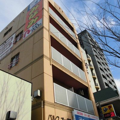 【平尾駅徒歩12分】角部屋3面採光の１DK☆バストイレ洗面所独立、１Kが手狭に感じた方にピッタリ！大容量収納あり、大通り沿い・隣コンビニで超便利♪【南区大楠】