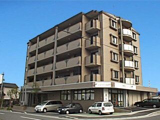 【原田駅徒歩7分】セキュリティ面でも安心のオートロック設置済みマンションの3LDKのご紹介です。陽当たり良好な3面バルコニーのお部屋です。【筑紫野市原田】