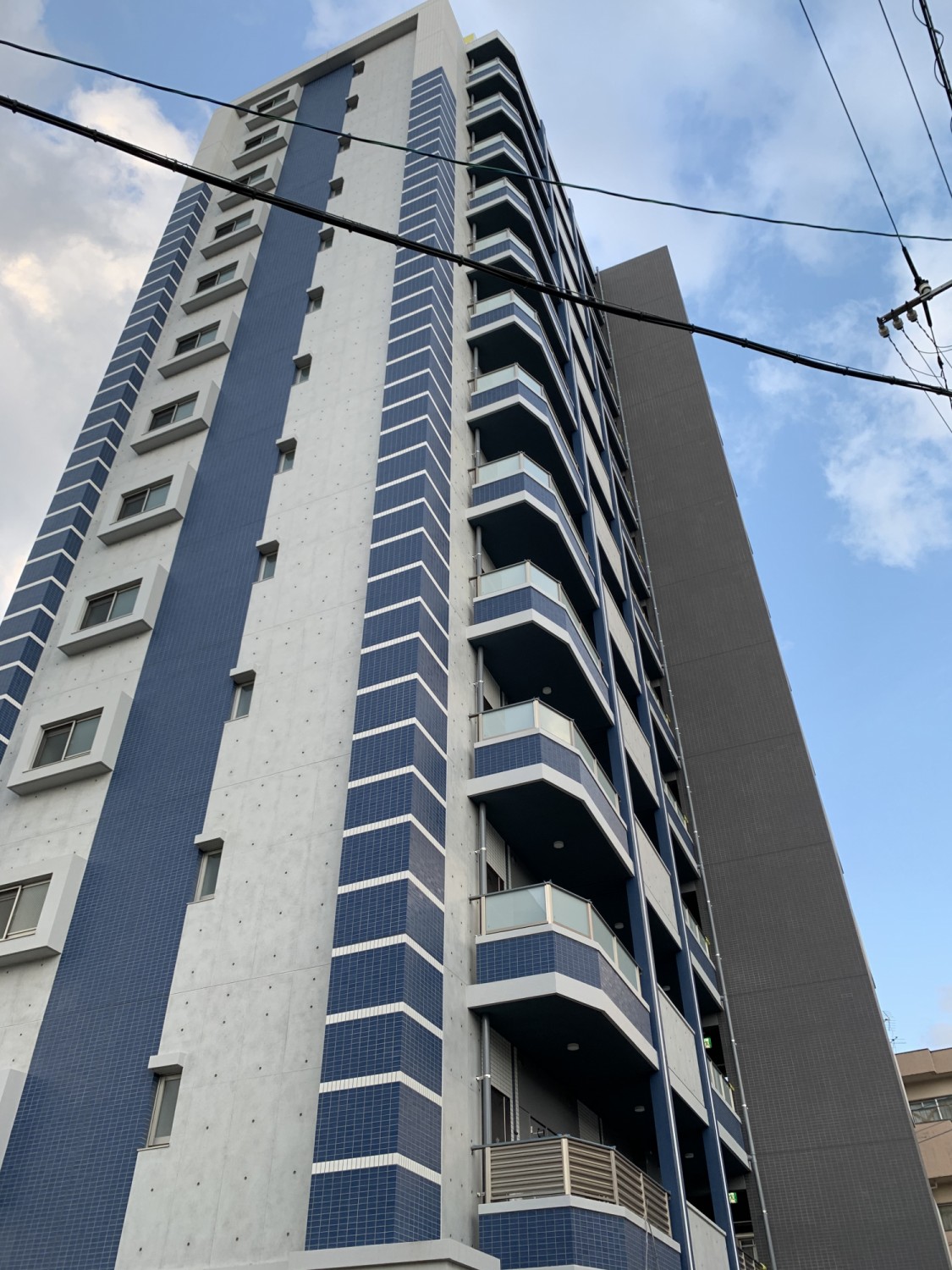 【西鉄二日市駅近く】2020年築の築浅マンションの１LDKのご紹介です。安心のオートロック設置済み、ネット無料、ペットの飼育相談も可能です。【筑紫野市二日市中央】