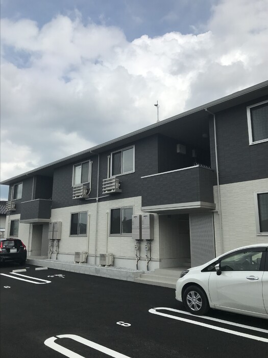 【JR古賀駅 車：11分】☆小型犬?☆ネコ2匹までOK?☆築浅☆収納充実☆ウォークインクローゼット【古賀市谷山】