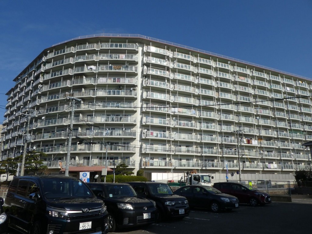 【春日市須玖北】超絶広～い!!１LDK☆63.8㎡のリノベ物件☆ヘリンボーンのフローリング、ウォークインクローゼットはまるっと一部屋衣裳部屋！ブラインドやロールスクリーンもついてます～☆隣にコンビニ・通りの向こうにスーパー・西鉄JRダブルアクセスと立地も自信あり♪【西鉄バス福岡徳洲会病院前徒歩3分】