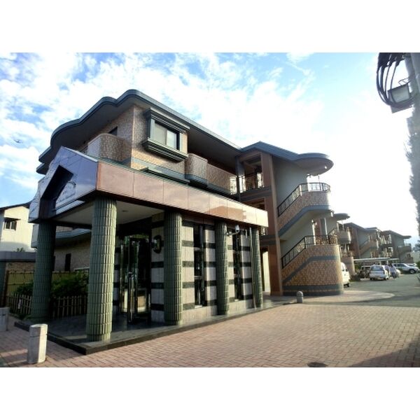 【南区若久】広々80㎡以上４LDK☆アルコープ付きの立派な玄関！和室も洋室も部屋数たっぷり♪南東向きのバルコニー！敷地内駐車場も空き有（6600円）、オール電化のファミリー向けタイプです！【緑園前バス停徒歩3分】