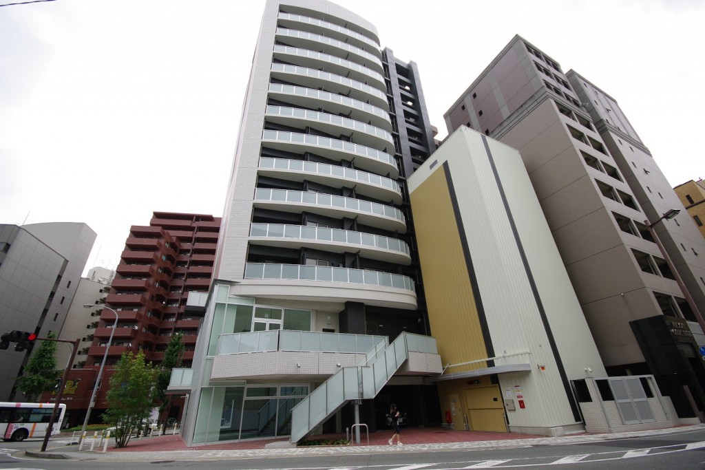 【祇園駅　徒歩９分】オートロック☆都市ガス☆２口コンロのシステムキッチン☆リビングにも収納あり☆設備充実の１LDKです【住吉】