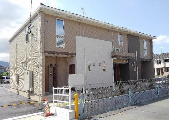 【今光五丁目バス停徒歩6分】2018年9月築の築浅1LDKのご紹介です。追い焚き機能、浴室乾燥機、ウォークインクローゼットなど設備も充実、最上階・角部屋のお部屋です。【南区弥永】