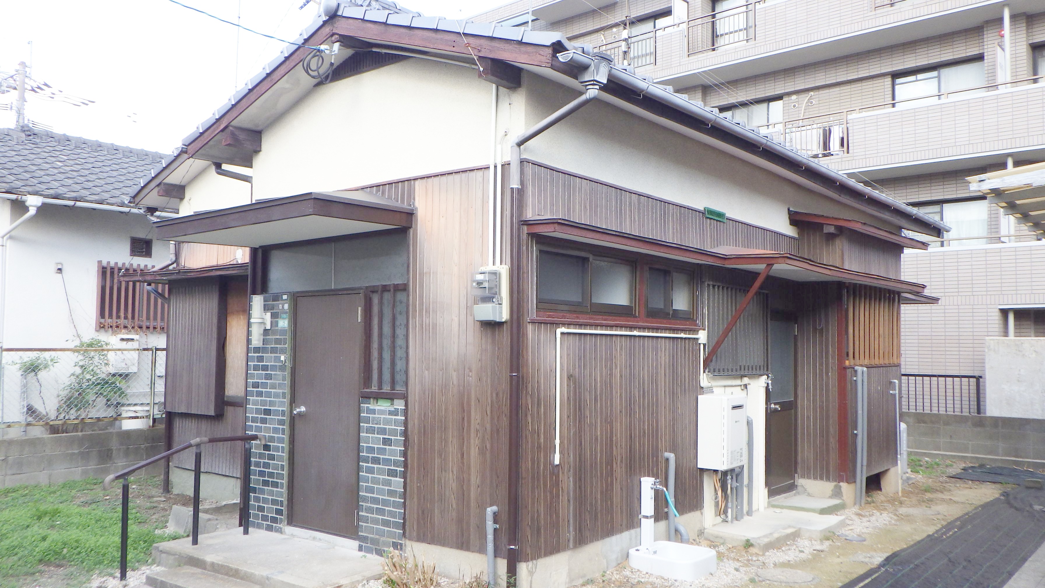 【南区警弥郷】スーパーすぐそばの便利な立地、戸建２SDK☆駐車場1台無料！収納しっかり、床の間付き、全室洋室♪キッチンには勝手口あります！【警弥郷1丁目バス停徒歩3分】