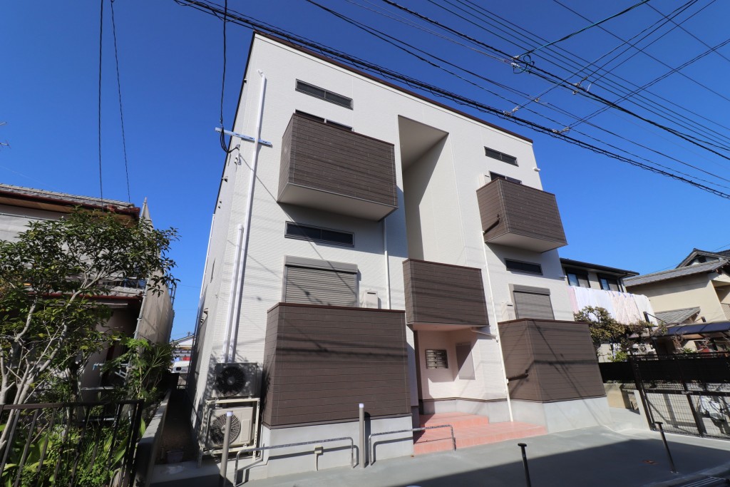 【小戸1丁目】*☆インターネット使い放題、築浅、角部屋、日当たり良好のデザイナーズアパート、ロフト付き１Kです☆＊【姪浜駅16分】