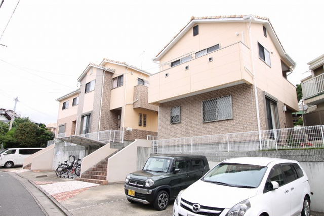 【大橋駅徒歩11分】閑静な住宅街の戸建3LDK☆リビング広々14帖！全室収納あり、駐車場1台無料♪浴室乾燥や追い焚きなど設備充実、セキュリティもしっかりで安心です！小型犬飼育相談可★【南区南大橋】