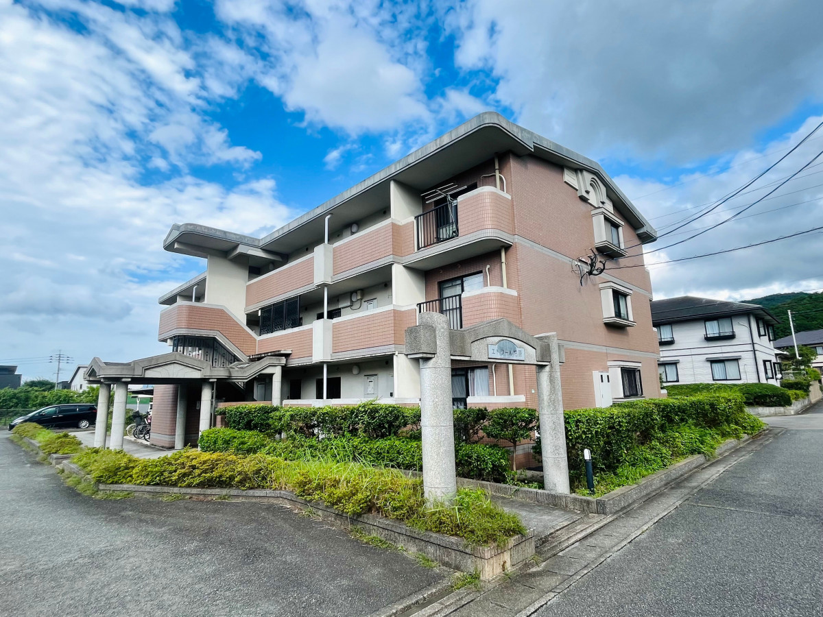 【南区柏原】閑静な住宅街のゆったりRC構造の３LDK☆人気の南東向きで日当たり超良好！収納もしっかり♪敷地内駐車場空き有5000円/月☆全室6帖以上、総平米68以上♪【柏原営業所バス停徒歩4分】