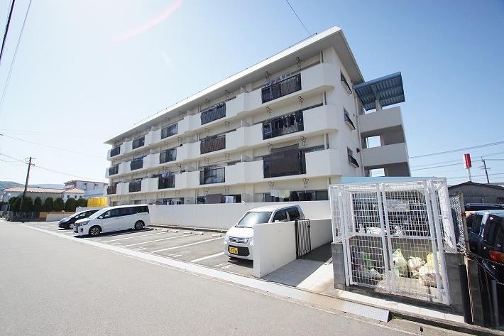【博多南駅徒歩10分】小型犬飼育可能、２LDK☆南東向き・日当たり眺望良好♪敷地内駐車場空き有(5500円)、オールフローリングへリノベ済♪独立洗面所あり、追焚機能付！内覧可能【那珂川市今光】