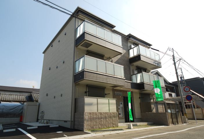 【桜並木駅徒歩8分】西鉄の新しい駅が最寄り駅、築浅の１SLDK☆大容量ウォークインクローゼットやオープンタイプのクローゼットなどたっぷり収納とオシャレ感が両方！！カウンターキッチンや追焚機能など基本設備もしっかり充実、セキュリティもしっかりしています！カップル入居可能！内覧できます♪【大野城市雑餉隈町】