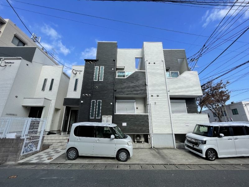 【野芥三丁目】*☆最上階、ルーフバルコニー付き、インターネット使い放題、駐車場空き有の１ＬＤＫです☆＊【野芥駅12分】