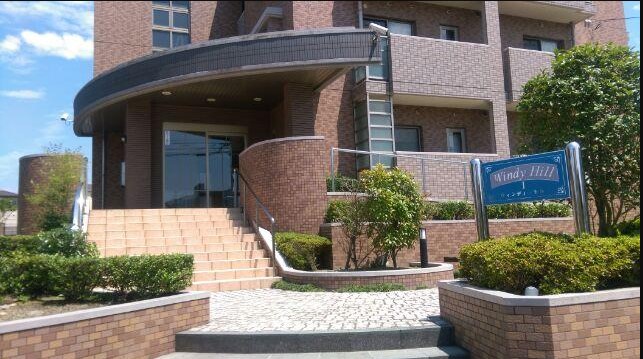 【城南区東油山】角部屋２LDK☆間取ゆったり60㎡以上！L字型バルコニー、三方向採光♪エアコン付、敷地内駐車場も同時契約可能！シャワートイレ設置あり、嬉しい都市ガス☆内覧可能！【油山団地口バス停徒歩3分】