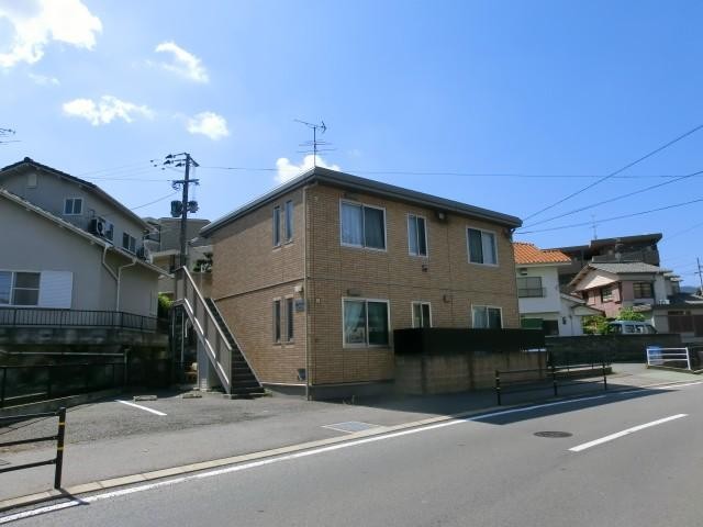 《野芥6丁目》淡いクリームイエローが陽だまりのようなキッチン、追焚機能付きでゆっくりバスルームのある３LDK《野芥駅徒歩15分》