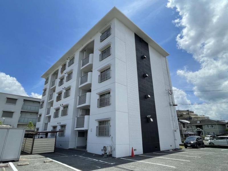 【春日市須玖南】便利な住宅街の３LDK☆RC造でもお家賃お手頃5.2万円!!洋室2部屋+和室1部屋、リビングも広いよ♪南西向きでバルコニーからの眺めも◎【須玖北5丁目バス停徒歩1分】